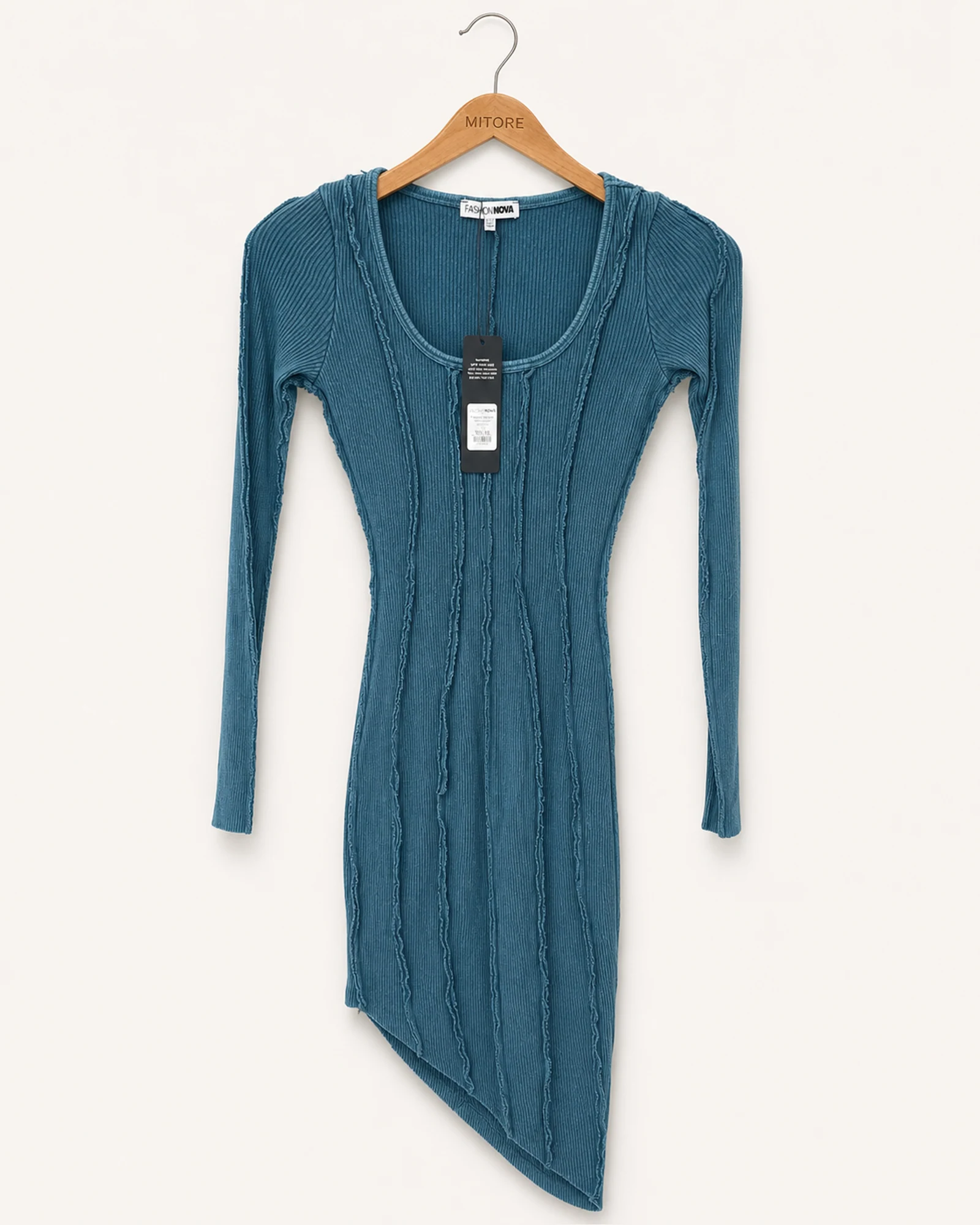 Vista frontal de suéter o cárdigan fashion nova verde azulado talla xs