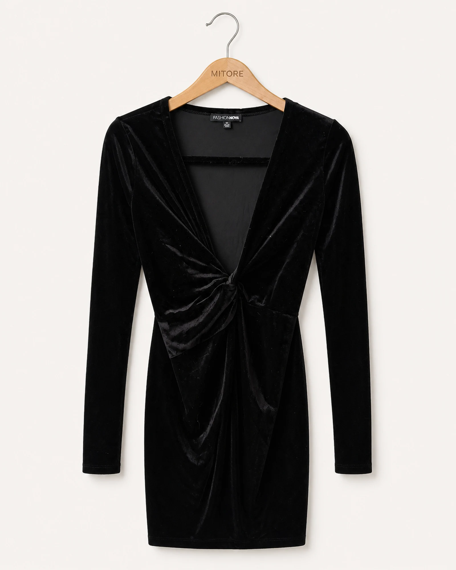 Vista frontal de vestido fashion nova negro talla xs