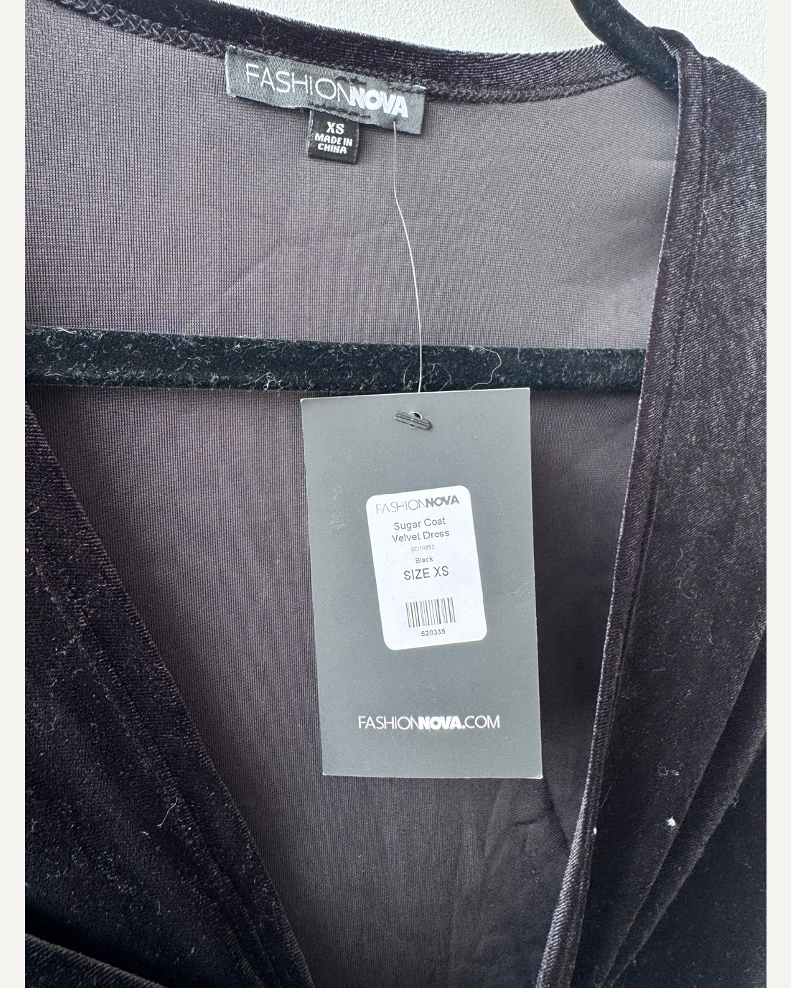 Etiqueta original de marca y talla de vestido fashion nova negro talla xs