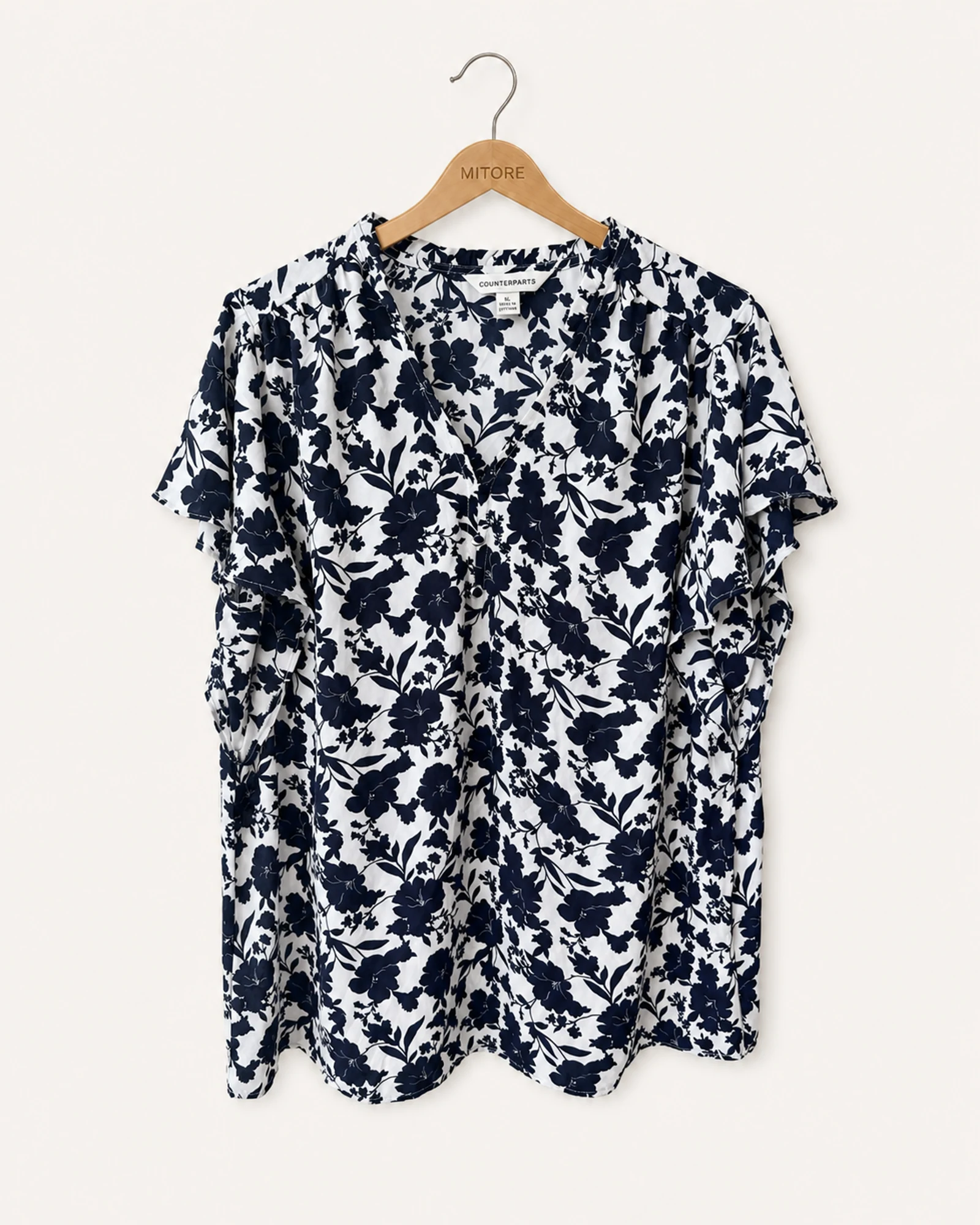 Vista frontal de camisa o top counterparts azul marino y blanco talla xl