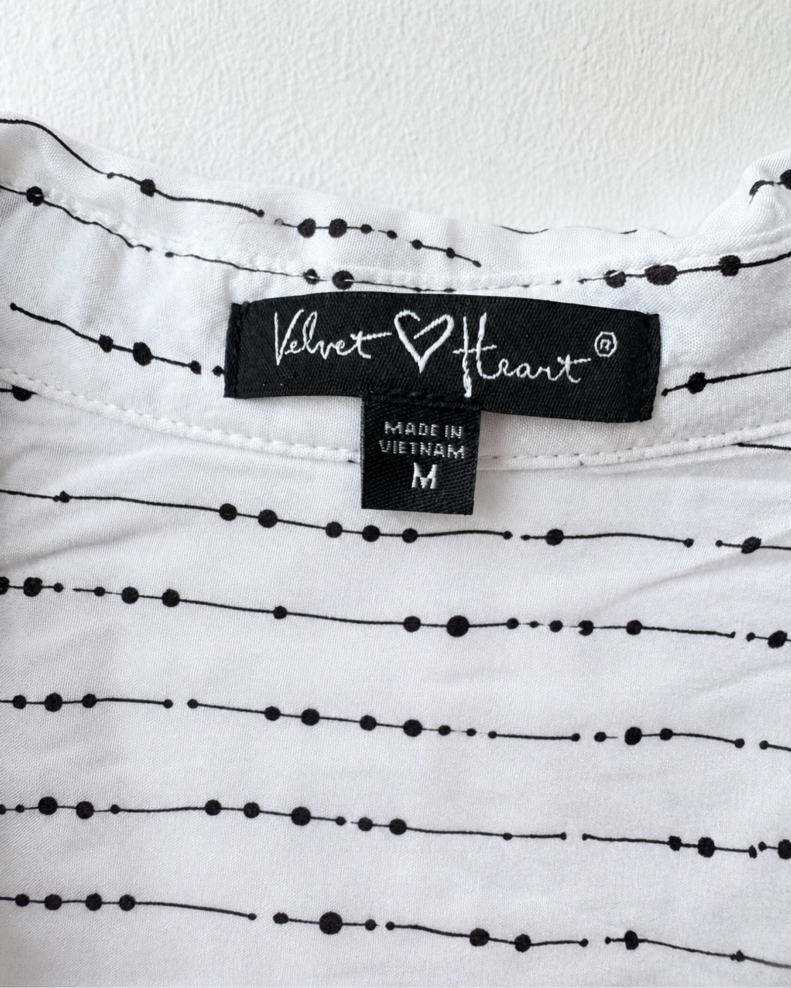 Etiqueta original de marca y talla de camisa o top velvet heart blanco y negro talla m