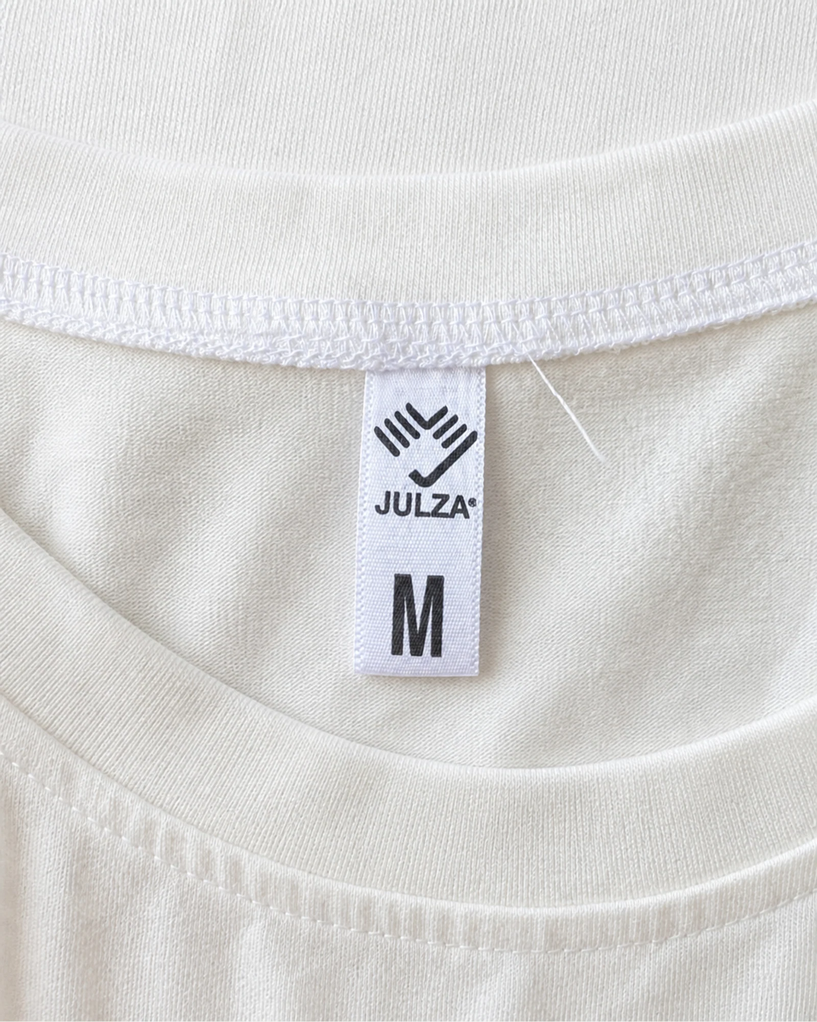 Etiqueta original de marca y talla de camisa o top julza blanco, rojo, verde y amarillo talla m