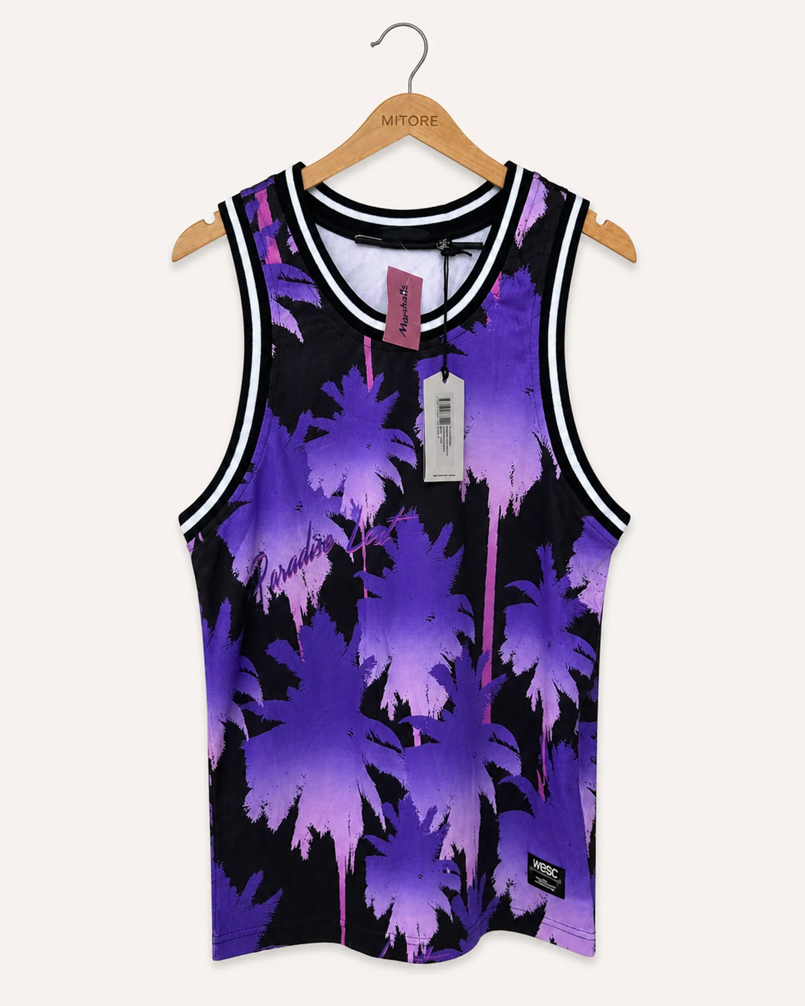 Vista frontal de top wesc morado, negro, blanco y rosado talla men's s / women's m