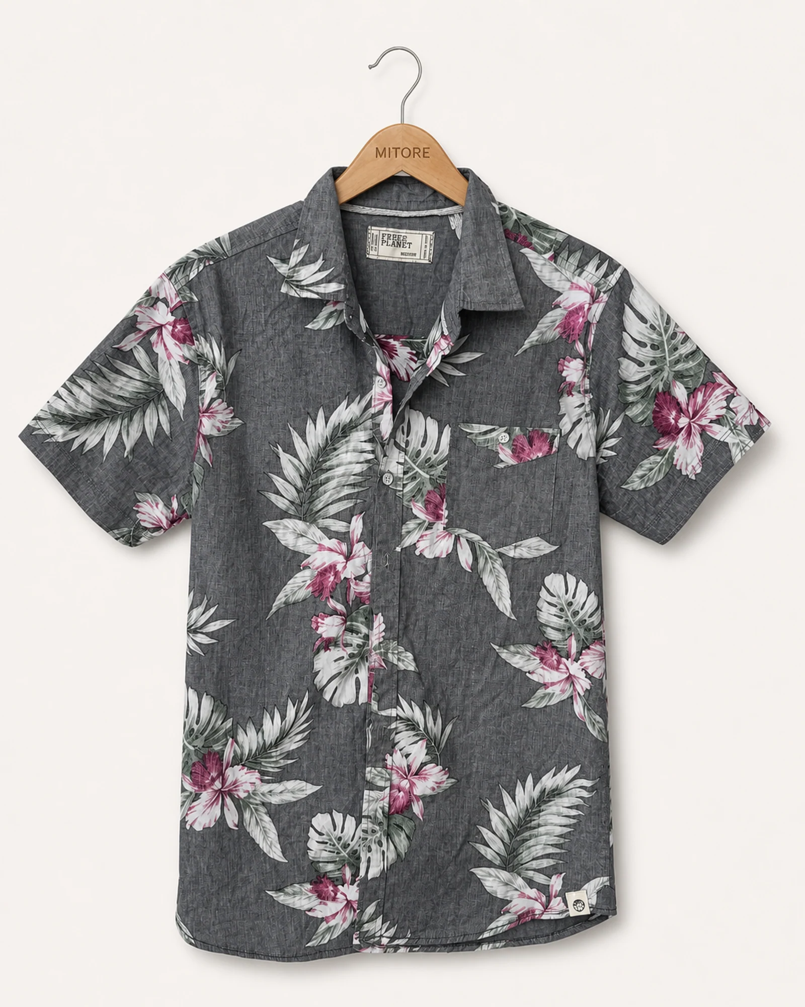 Vista frontal de camisa o top free planet gris, rosado, verde y blanco talla m / medium