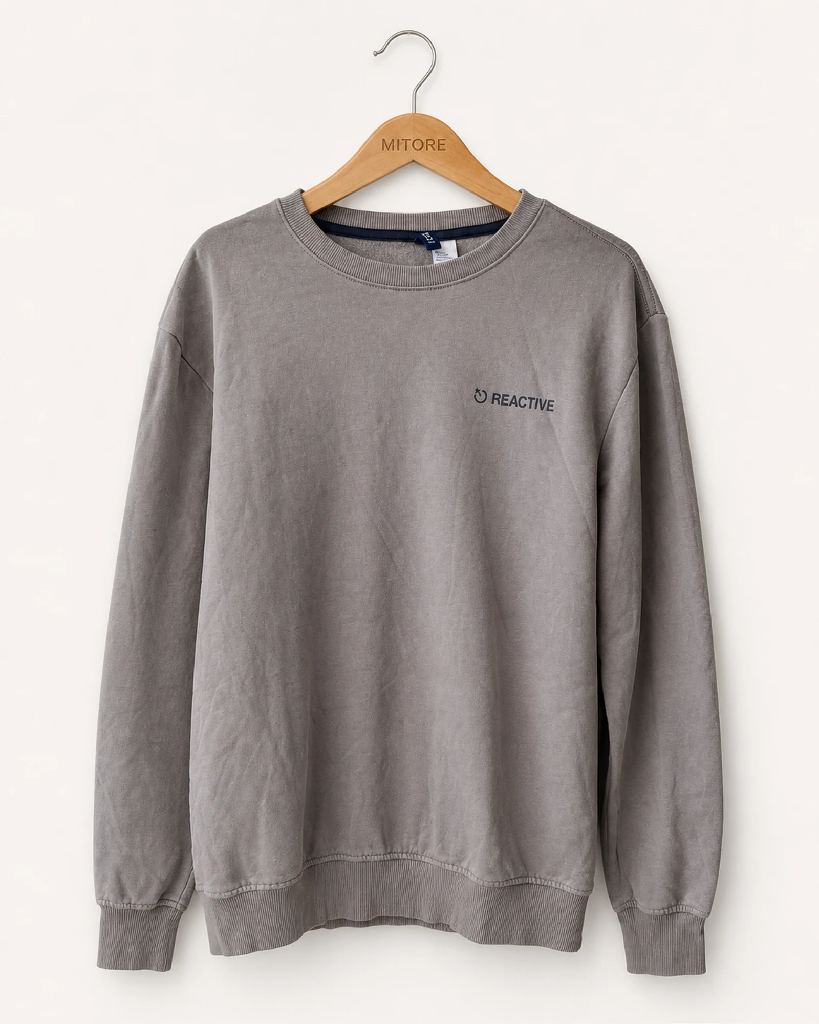 Vista frontal de buzo divided by h&m gris y topo talla us s / ca p
