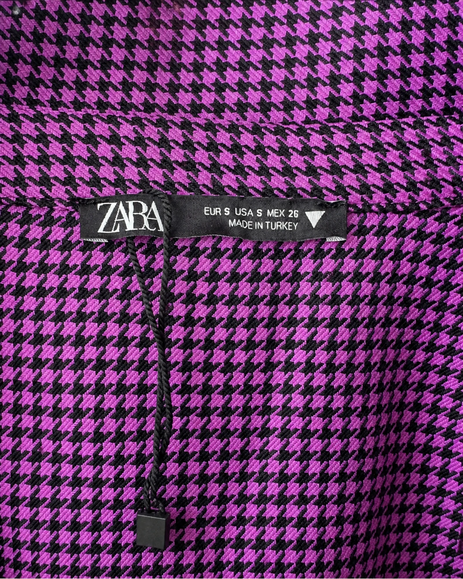 Etiqueta original de marca y talla de camisa o top zara morado y negro talla eur s / usa s / mex 26