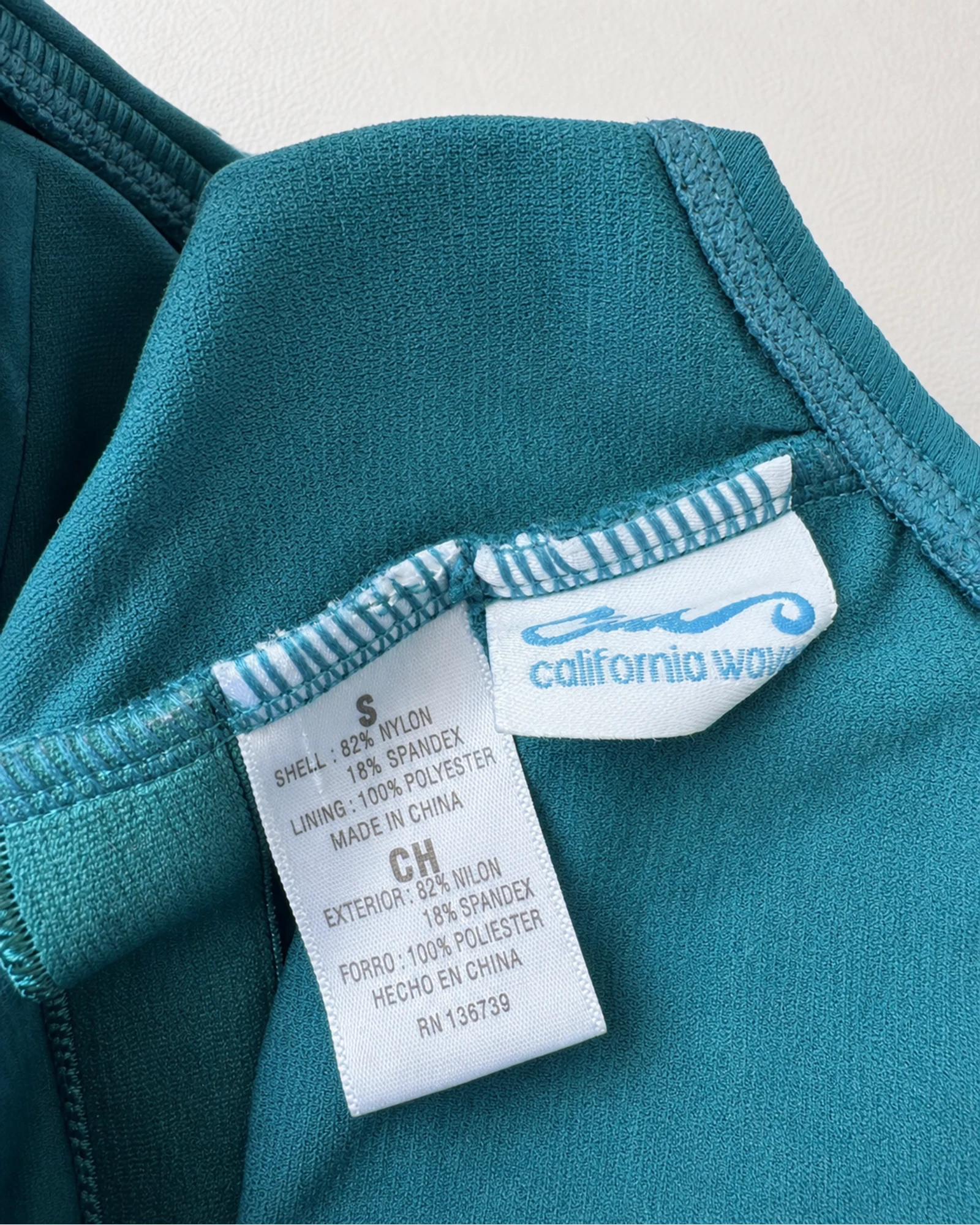Etiqueta original de marca y talla de traje de baño cloud nine azul y verde azulado talla s