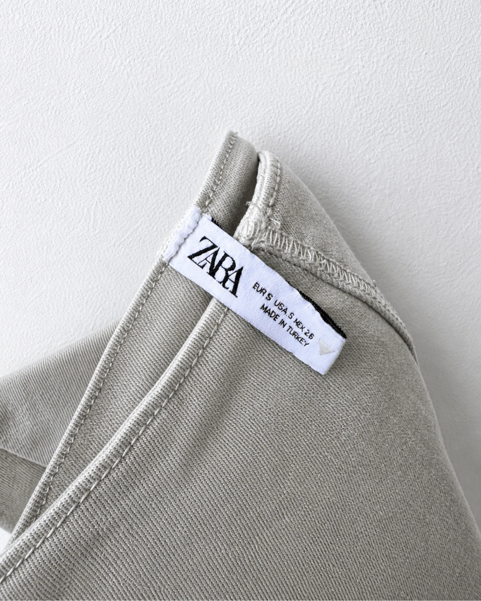 Etiqueta original de marca y talla de vestido zara gris talla eur 36 / usa 4 / mex 34