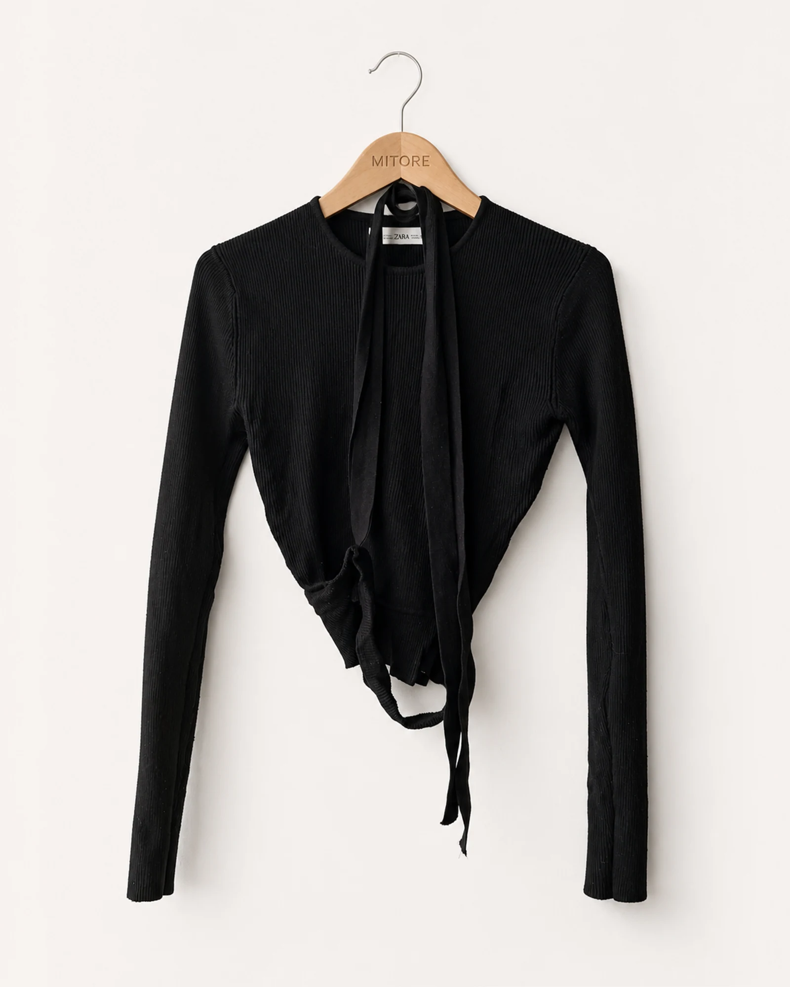 Vista frontal de suéter o cárdigan zara knit negro y charcoal talla eur m / usa m / mex 28