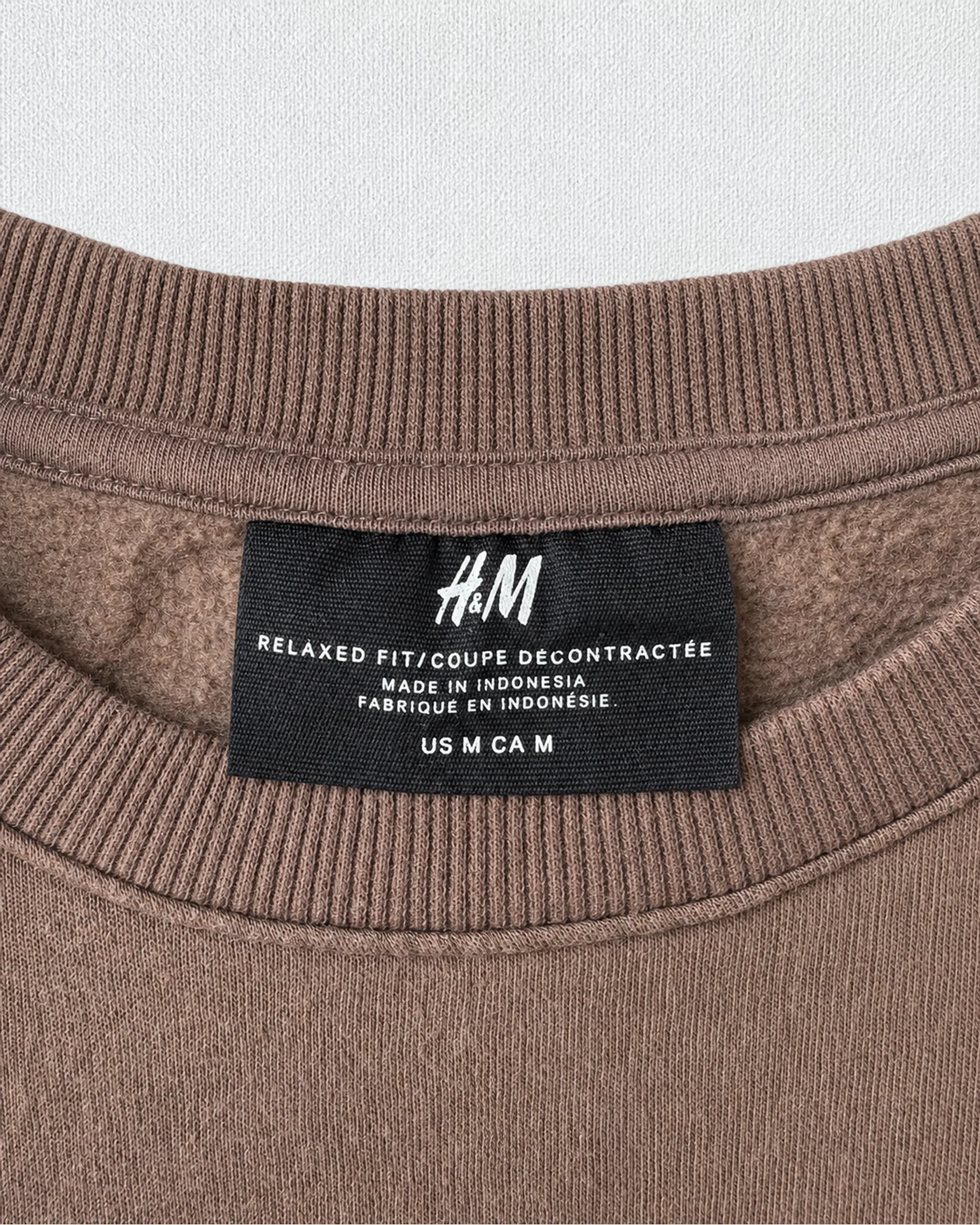Etiqueta original de marca y talla de buzo h&m topo y café talla us m / ca m