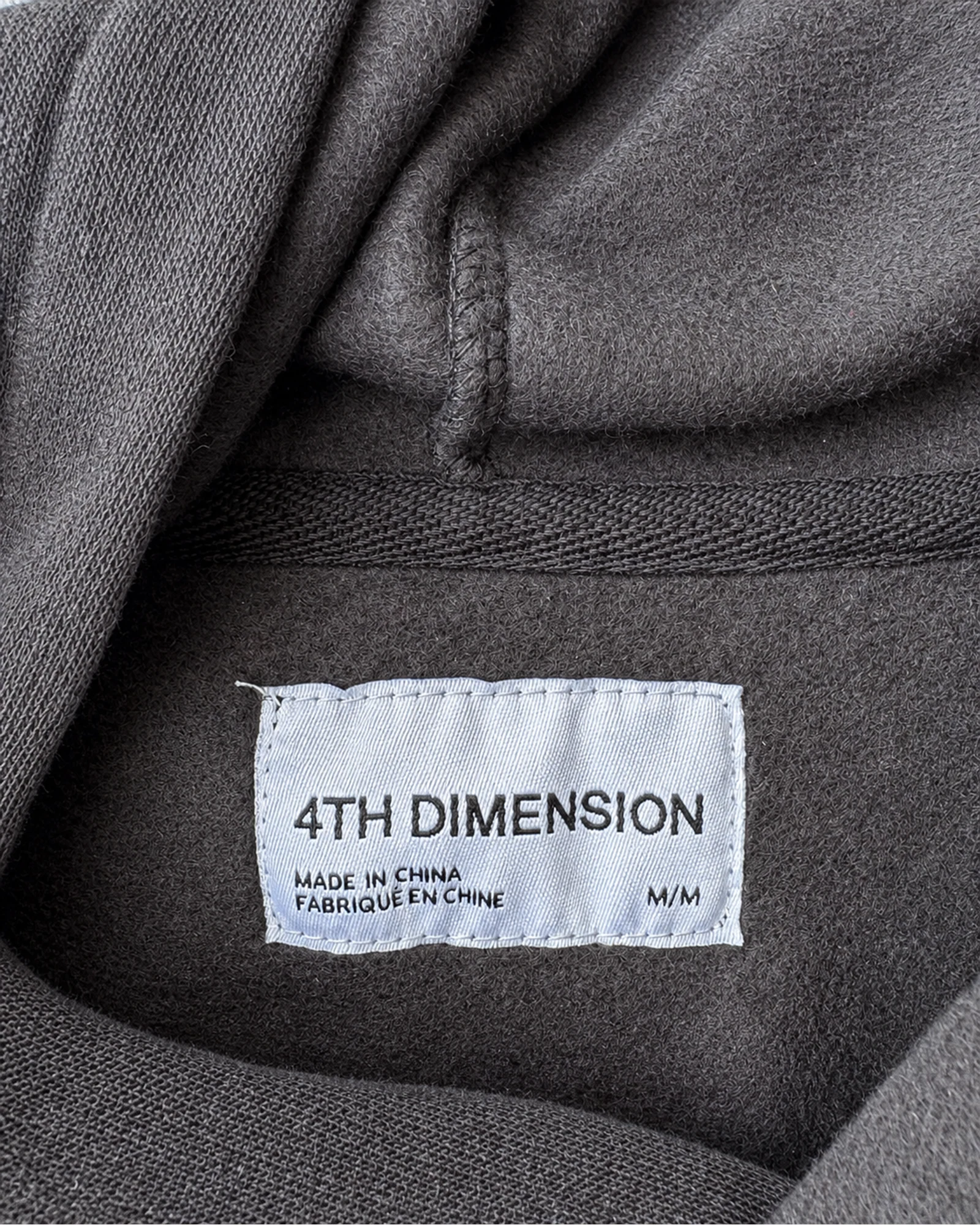 Etiqueta original de marca y talla de hoodie 4th dimension gris talla m/m