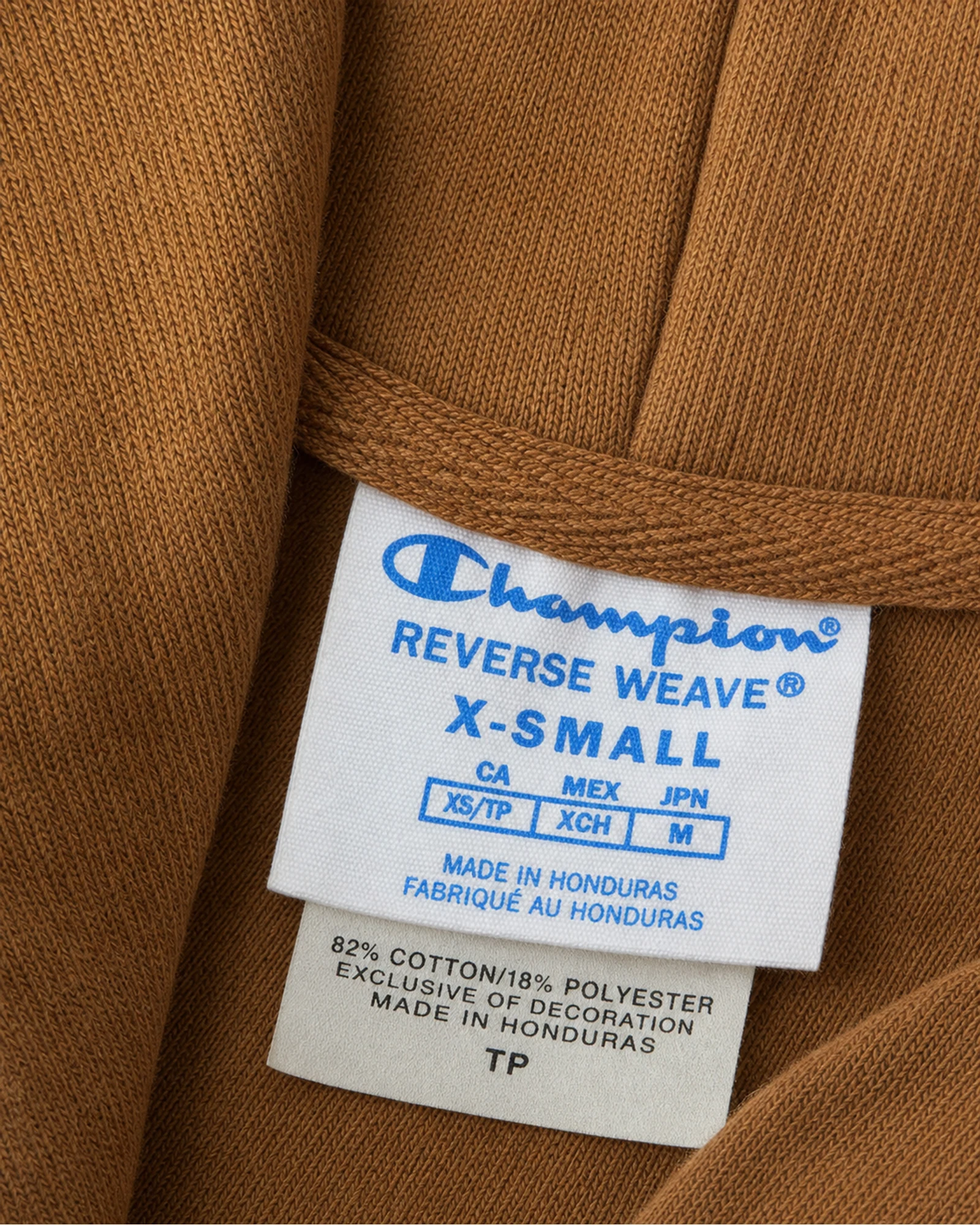 Etiqueta original de marca y talla de hoodie champion tan y café talla xs / tp
