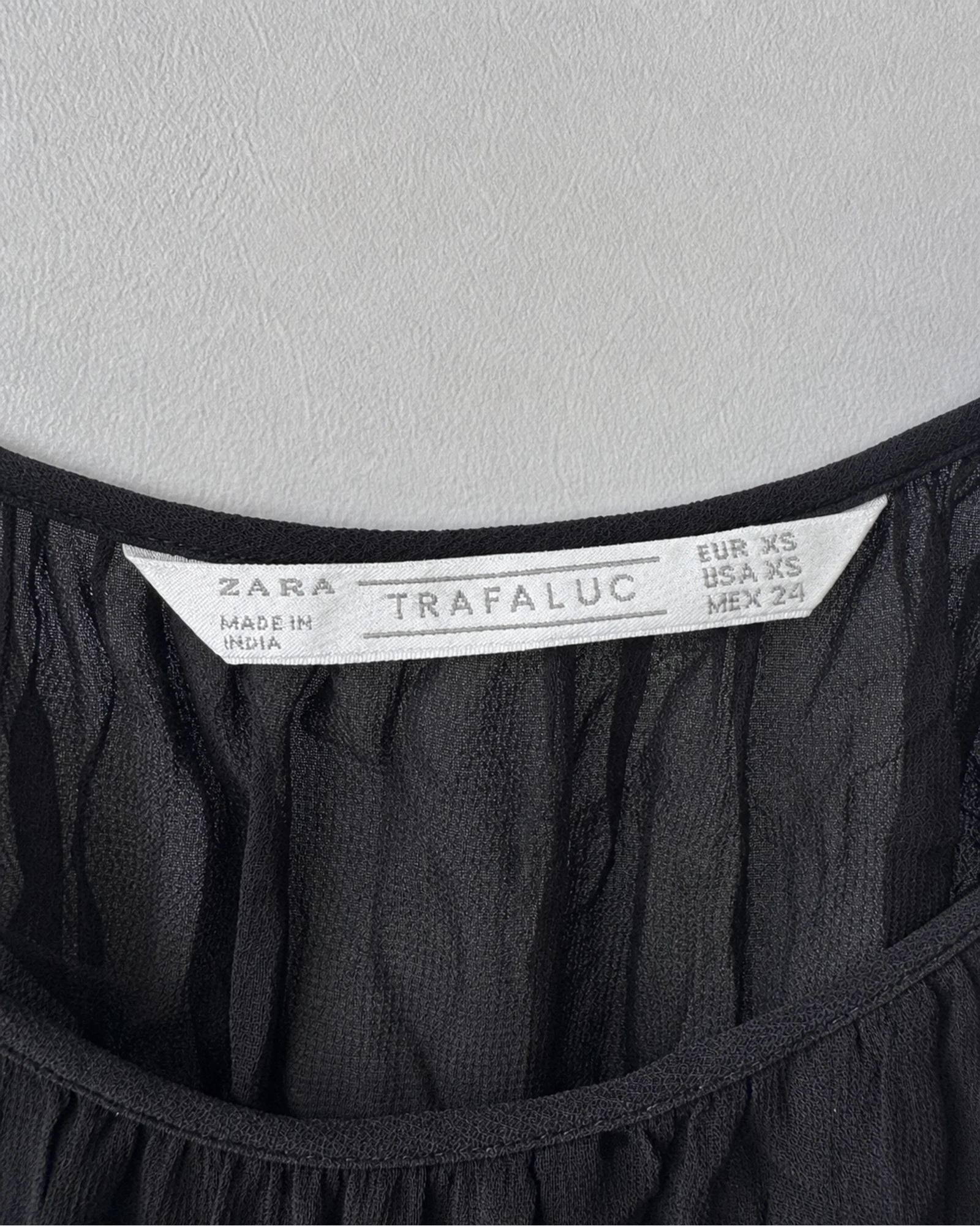Etiqueta original de marca y talla de camisa o top zara trafaluc negro talla eur xs / usa xs / mex 24