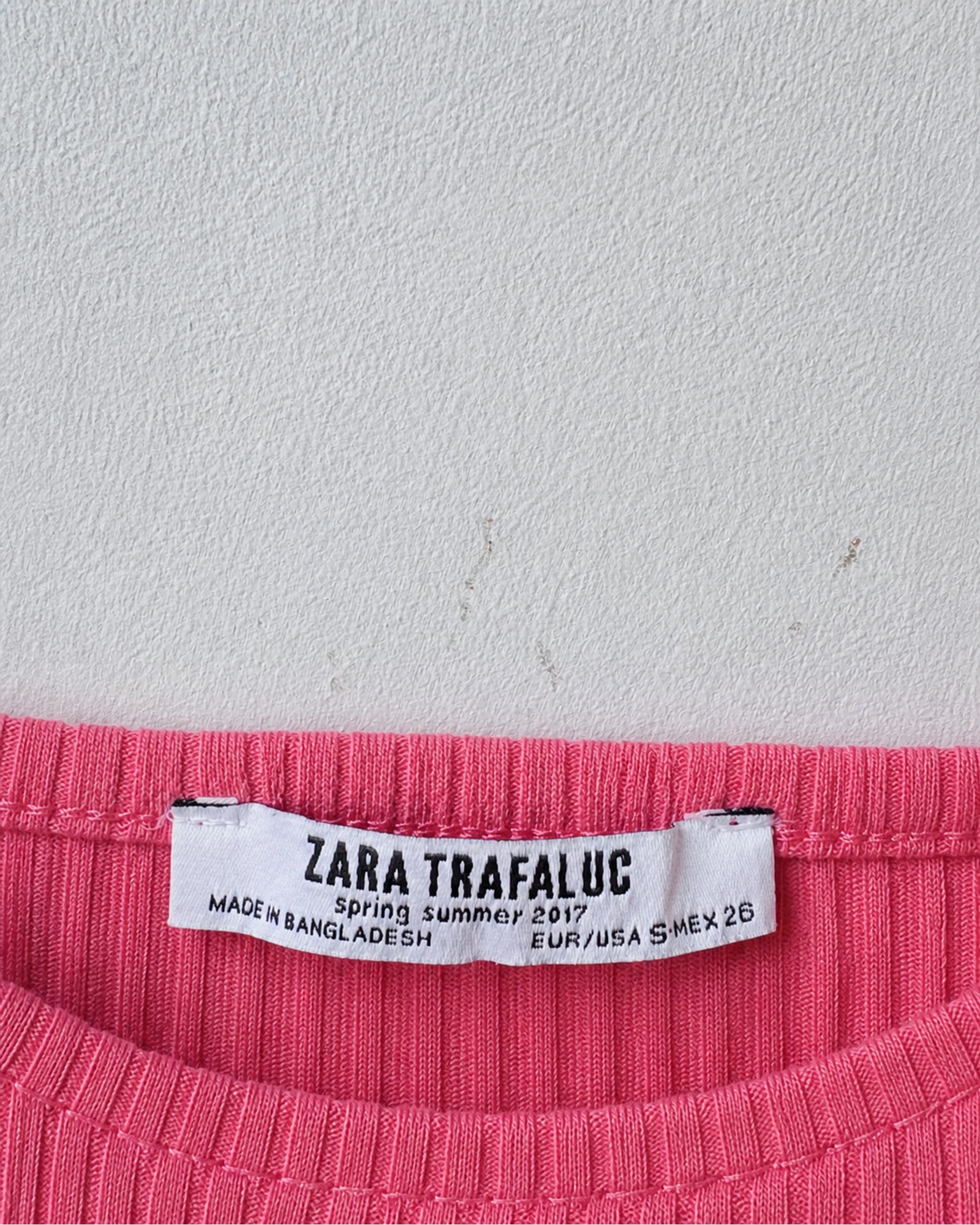 Etiqueta original de marca y talla de camisa o top zara trafaluc rosado talla eur s / usa s / mex 26