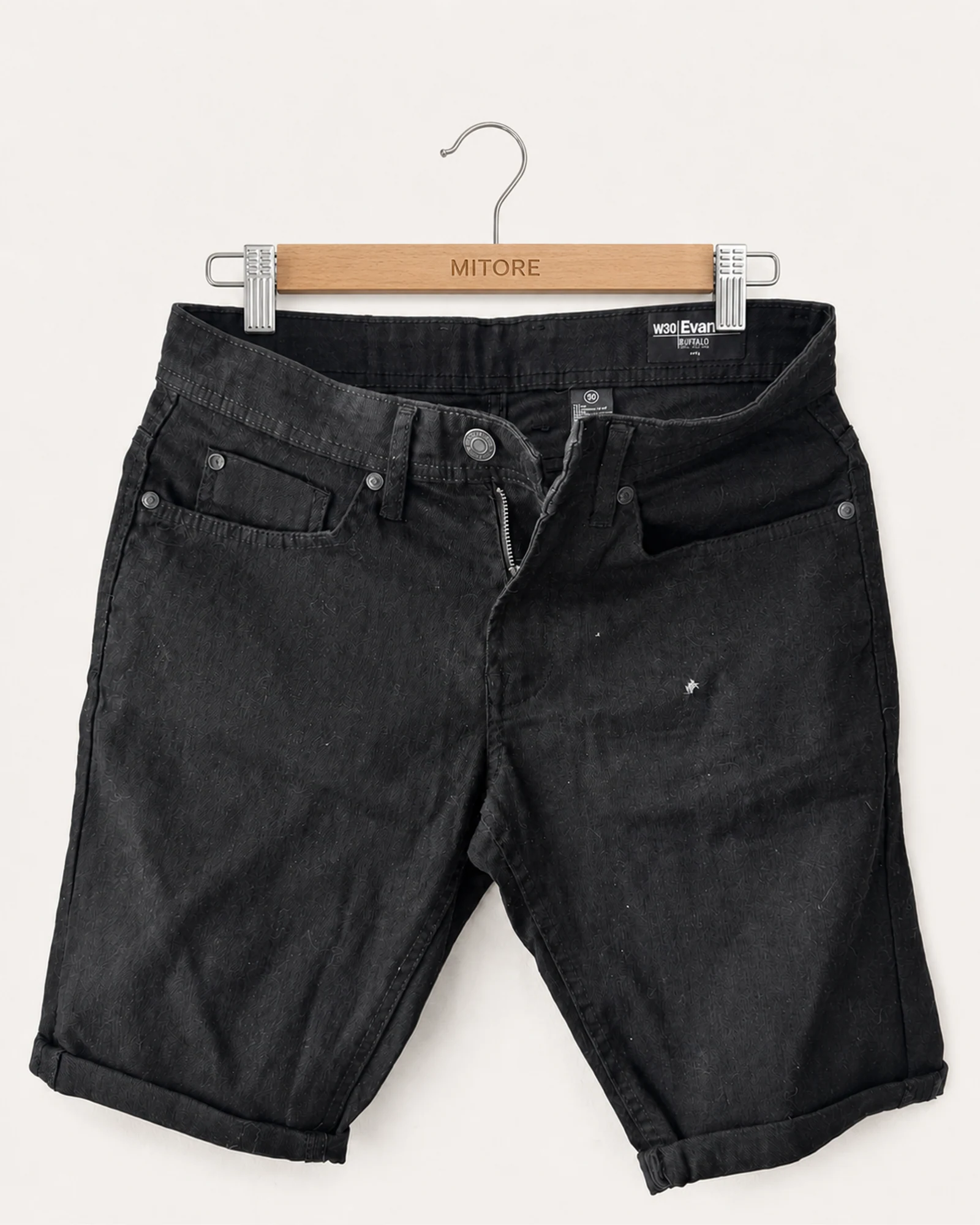 Vista frontal de short buffalo david bitton negro y gris talla us 30 (w30)