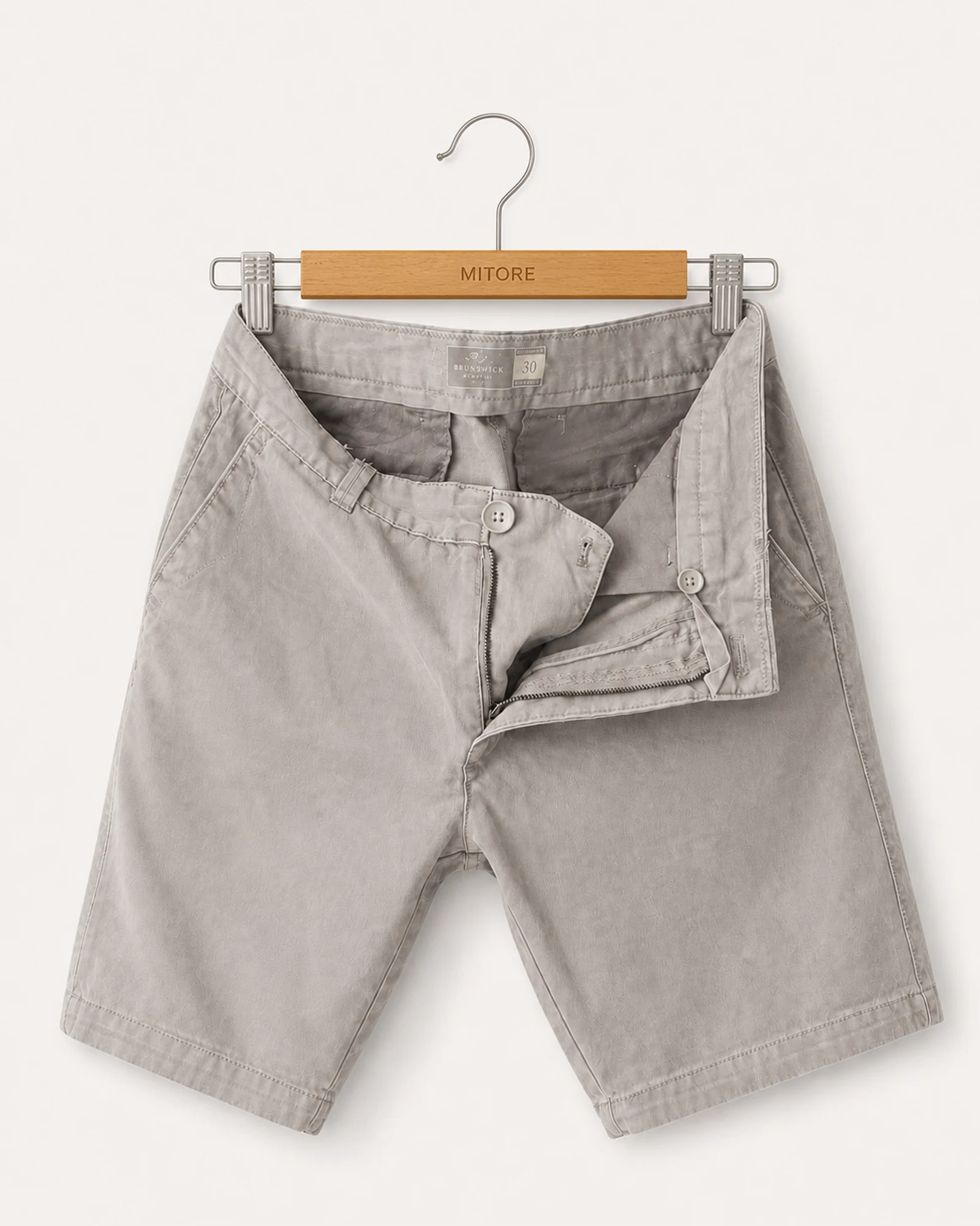 Vista frontal de short brunswick garments tan y beige talla 30