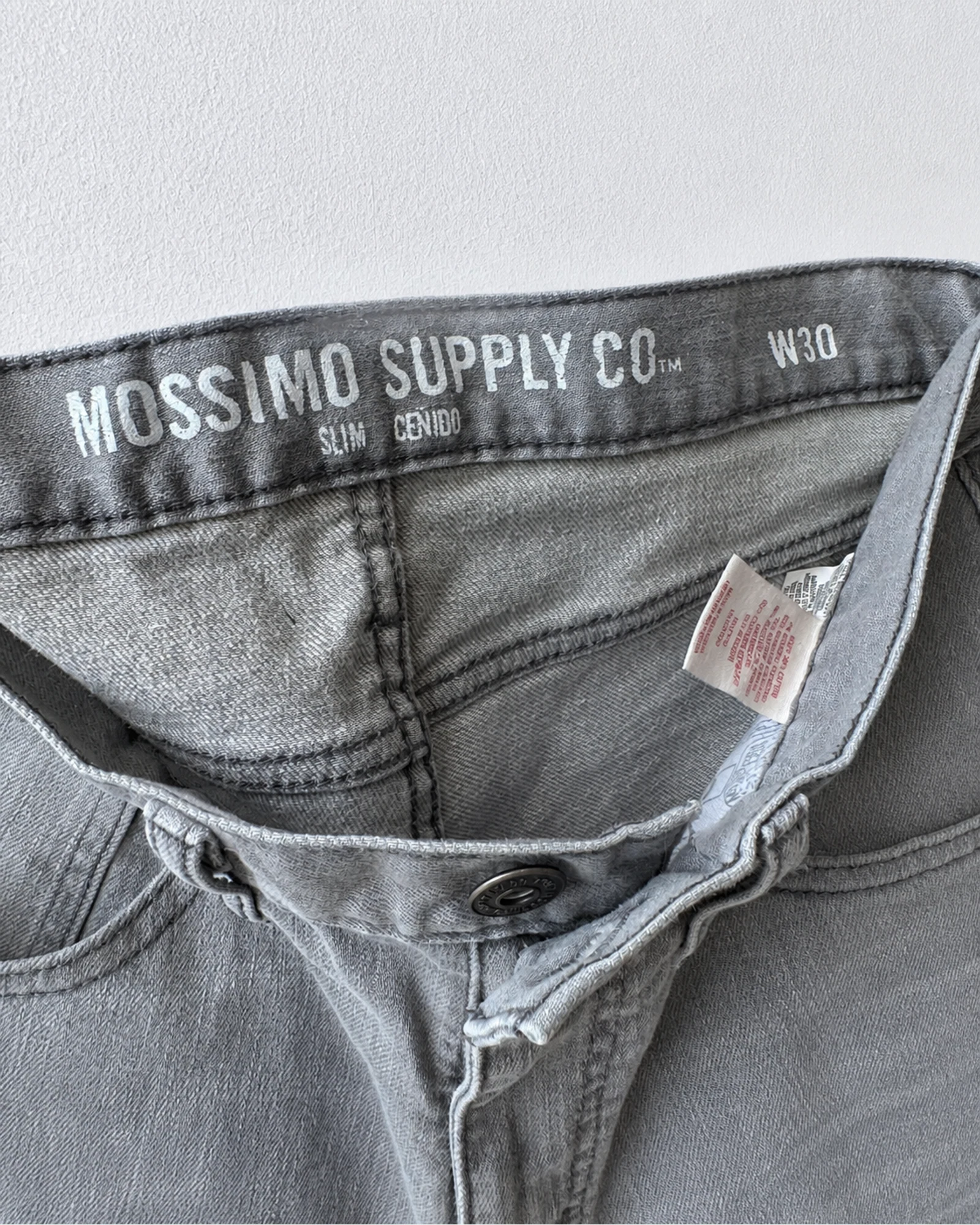 Etiqueta original de marca y talla de short mossimo supply co. gris talla us 30 (w30)