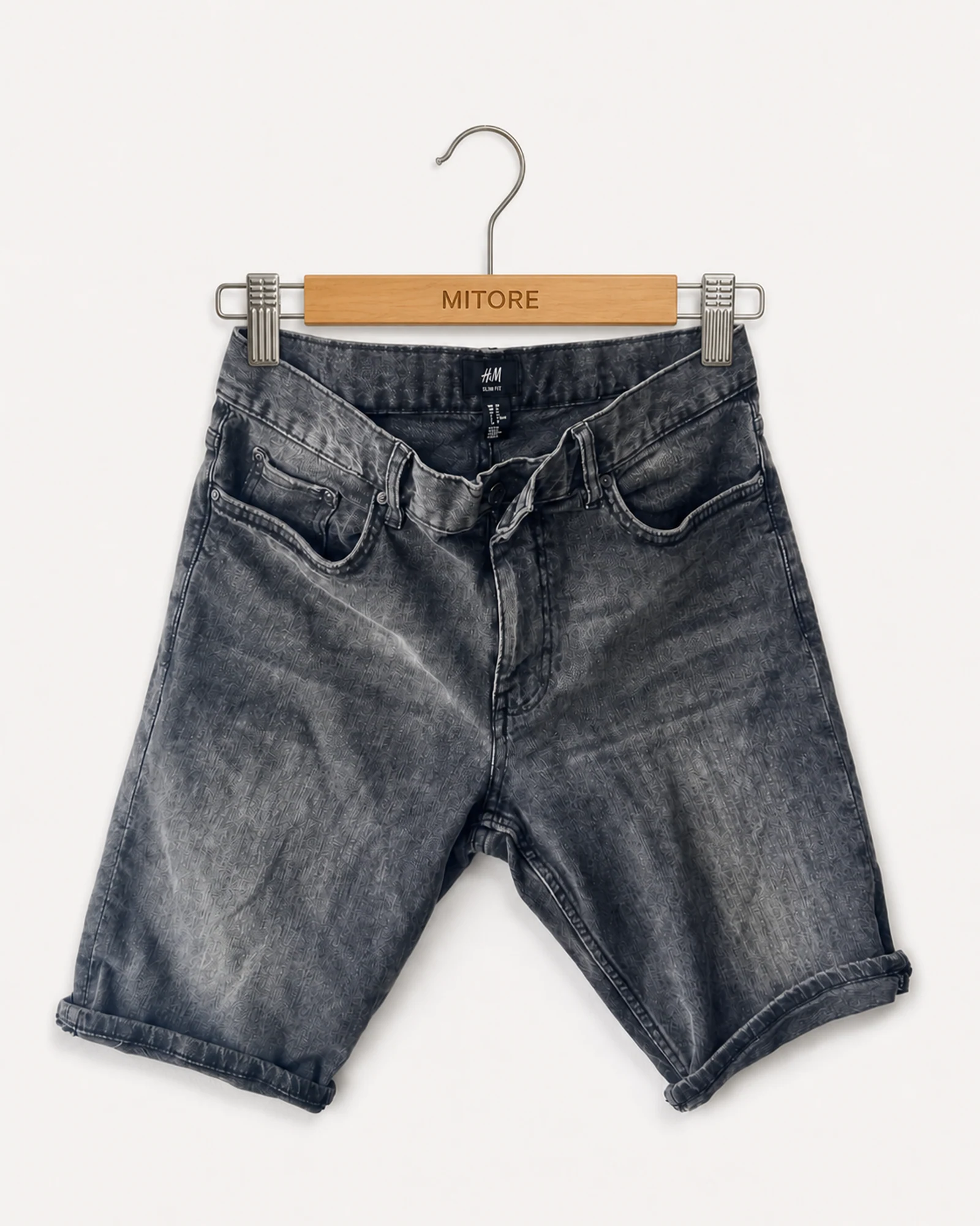 Vista frontal de short h&m dark gray talla eur 30 / us 30 / ca 30 / cn 170/76a