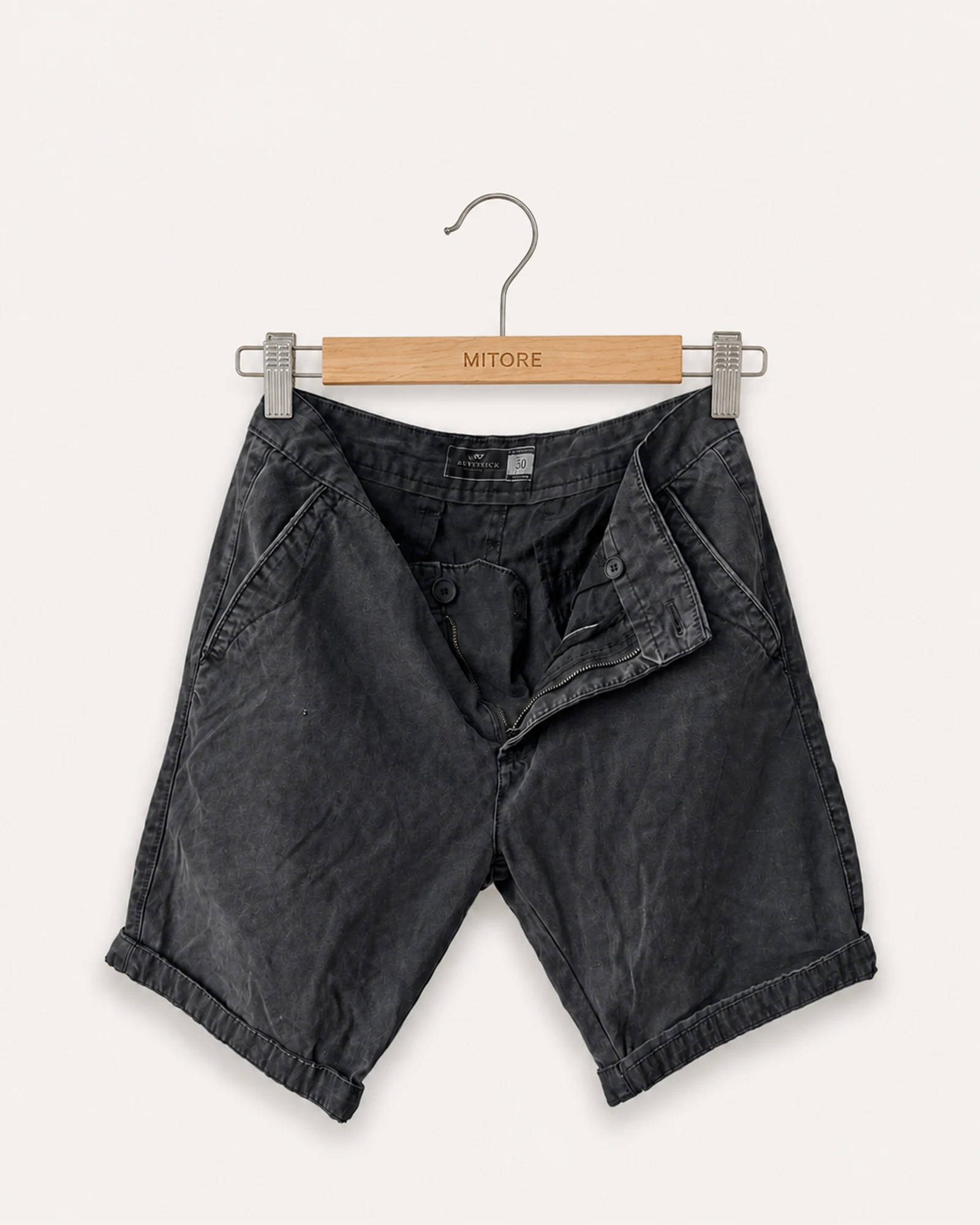 Vista frontal de short brunswick garments negro y gris talla 30