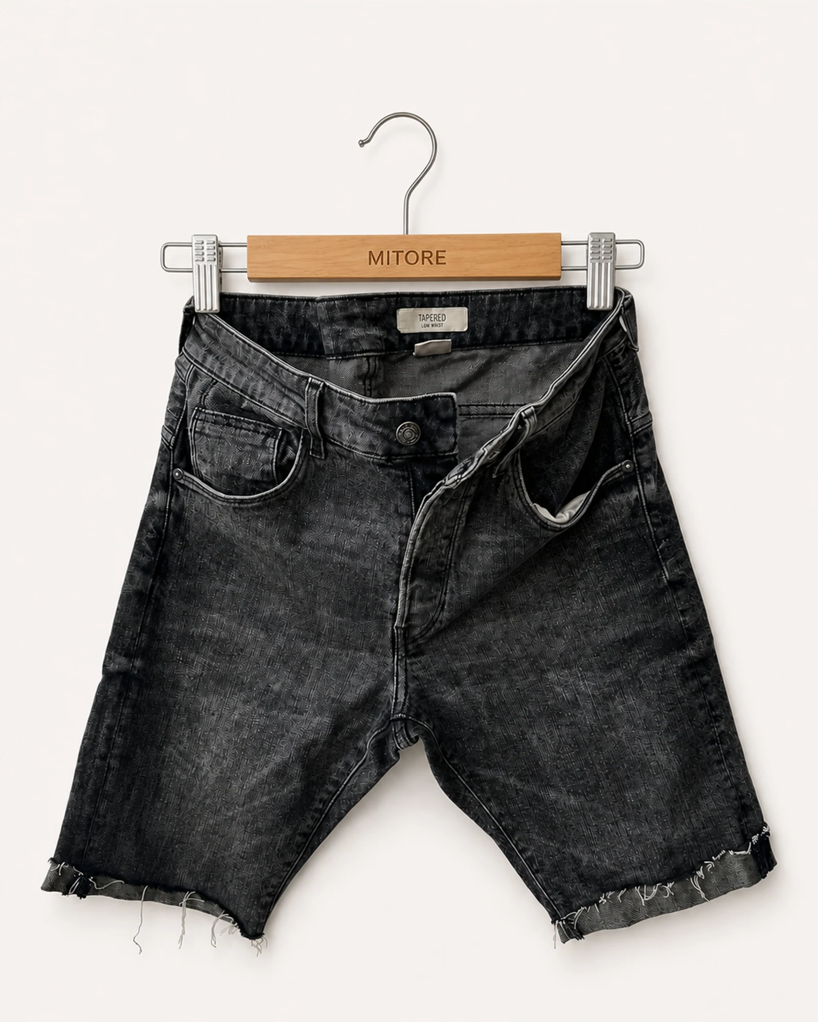 Vista frontal de short negro y gris talla us 30x32 (w30 / l32)