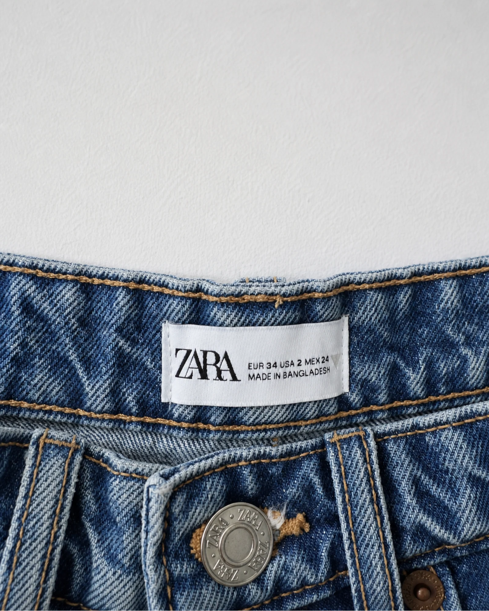 Etiqueta original de marca y talla de short zara light blue talla eur 34 / usa 2 / mex 24