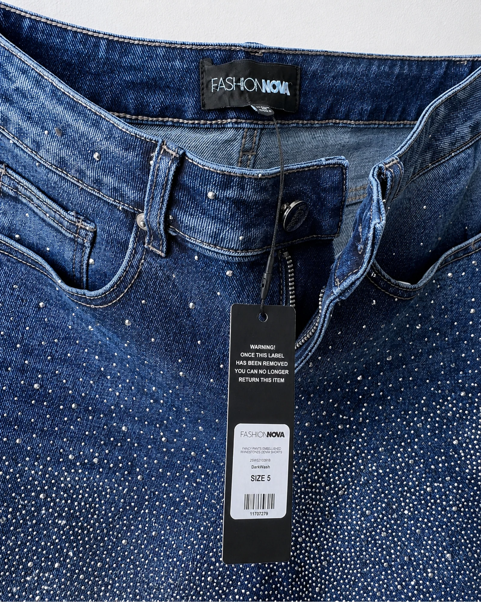 Etiqueta original de marca y talla de short fashion nova azul talla 5