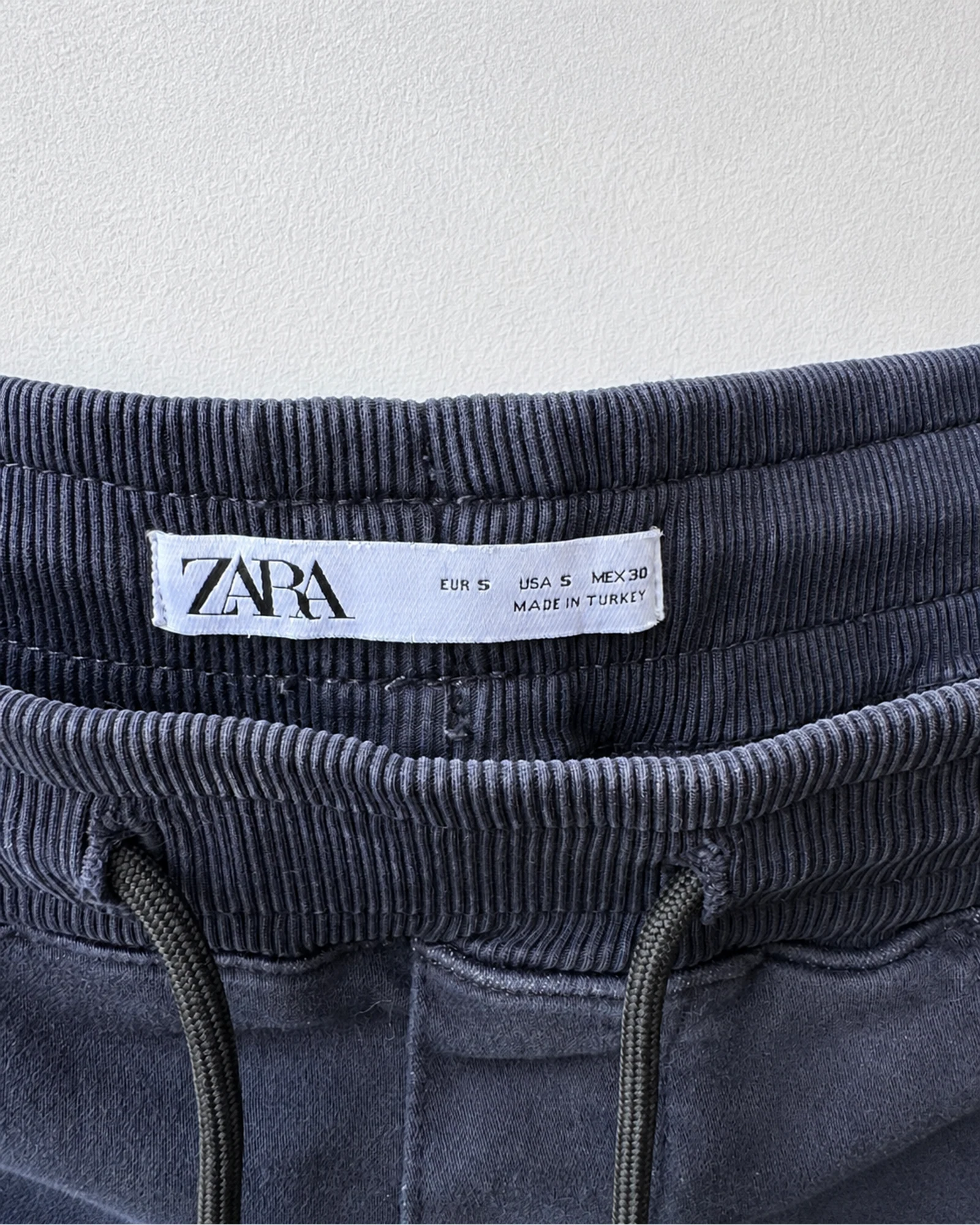Etiqueta original de marca y talla de short zara azul talla eur m / usa m / mex 28