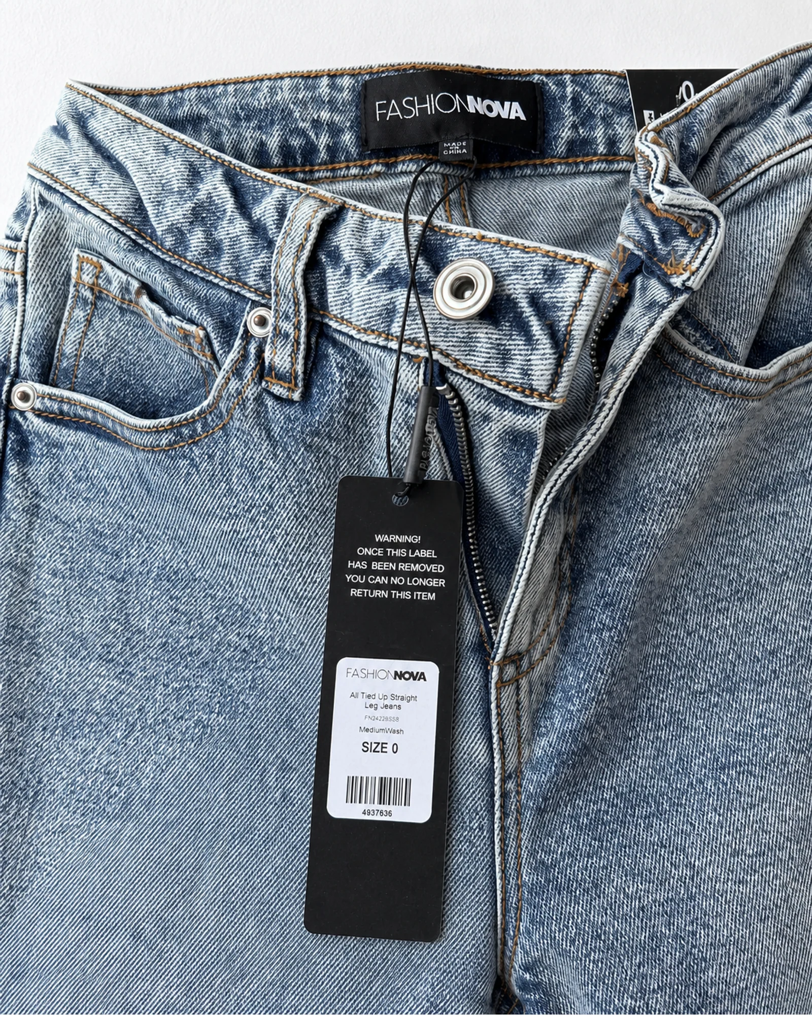 Etiqueta original de marca y talla de jean fashion nova light blue talla 0