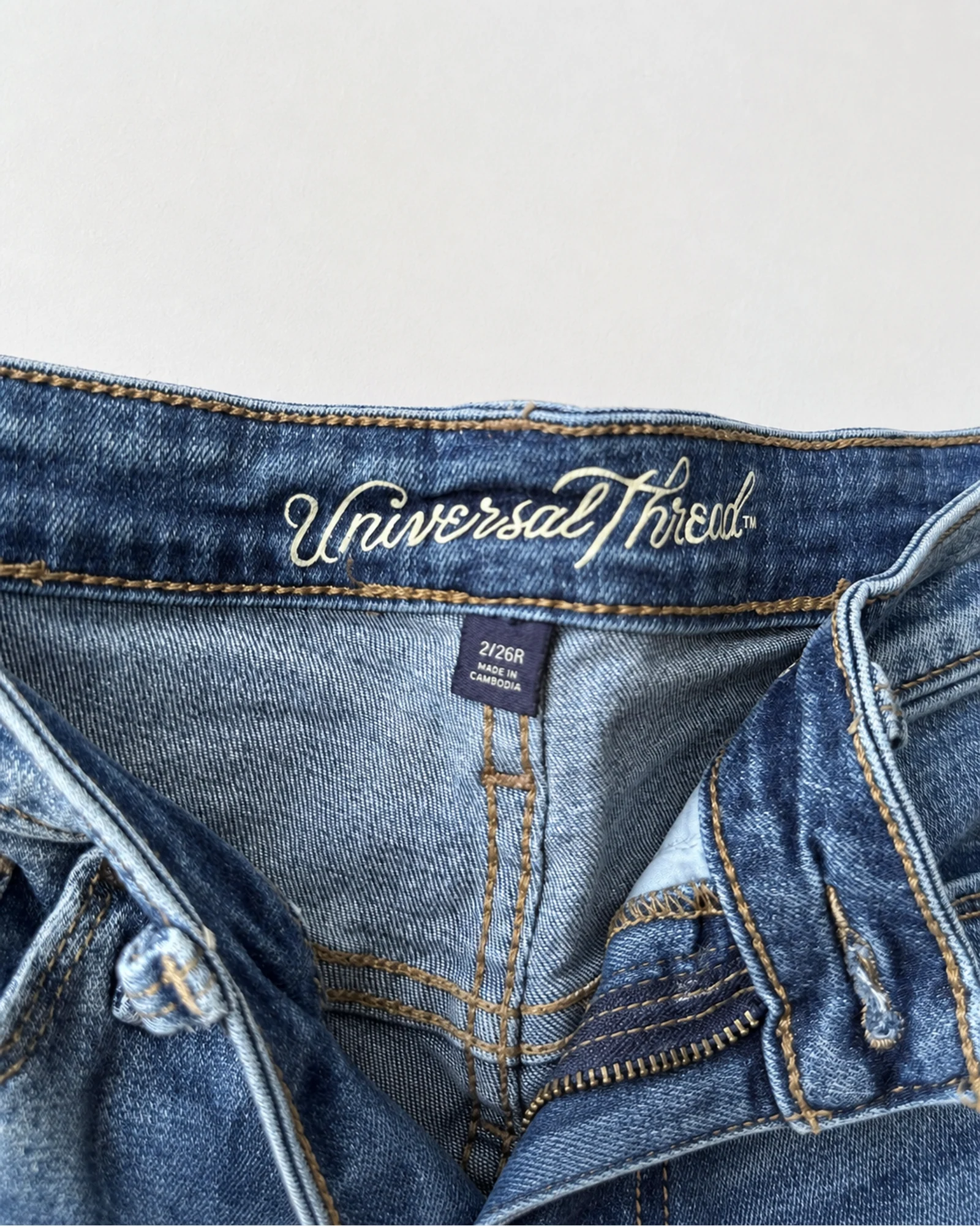 Etiqueta original de marca y talla de jean universal thread azul talla 00/24