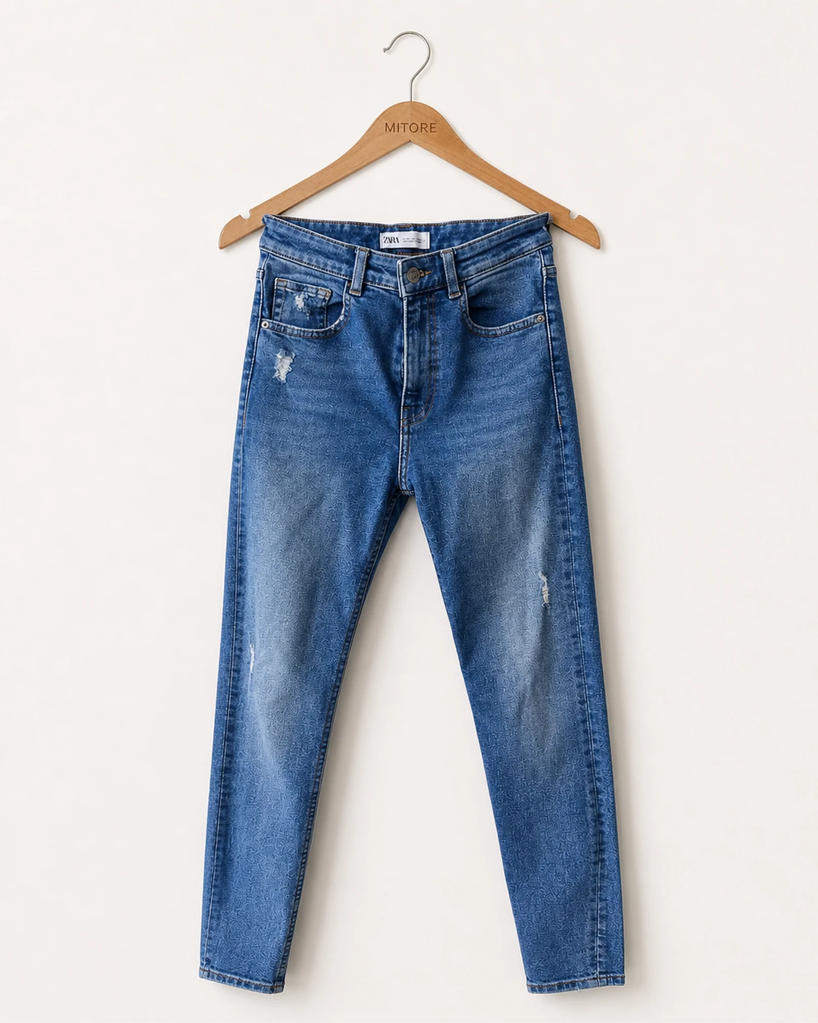 Vista frontal de jean zara light blue talla eur 34 / usa 2 / mex 24