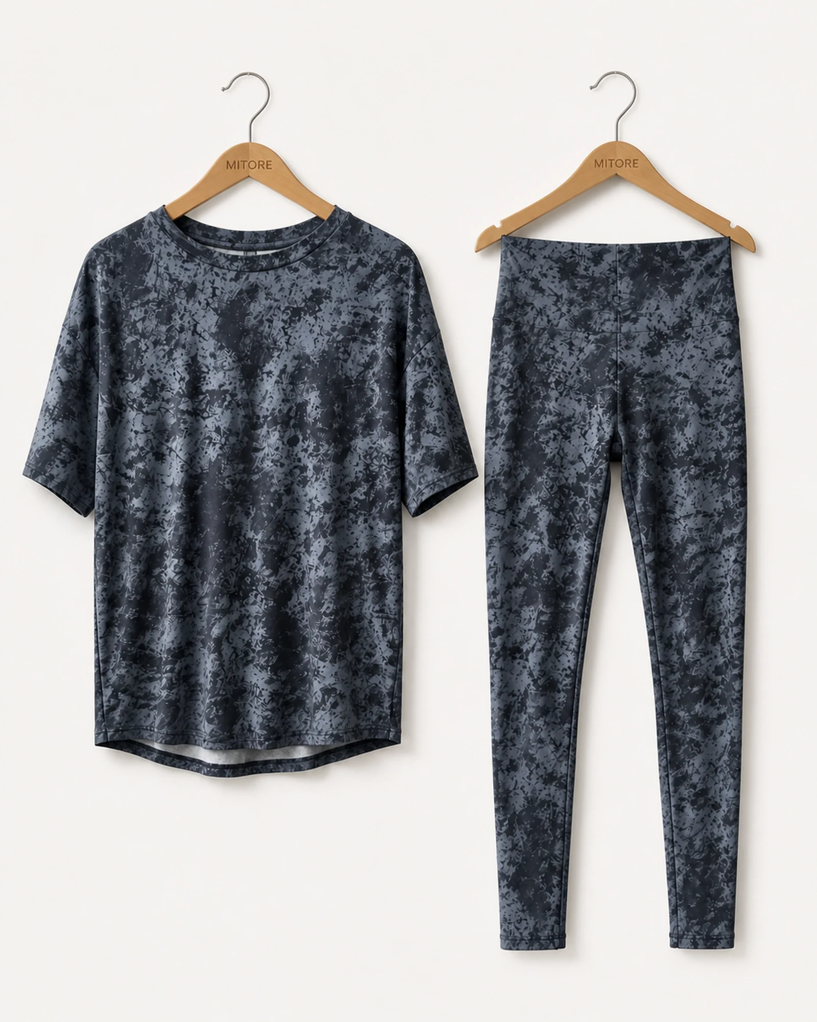 Vista frontal de leggings fashion nova gris y negro talla xs