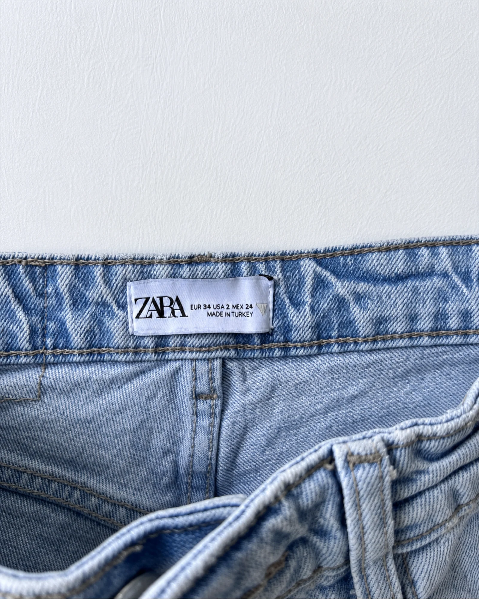 Etiqueta original de marca y talla de jean zara light blue talla eur 34 / usa 2 / mex 24