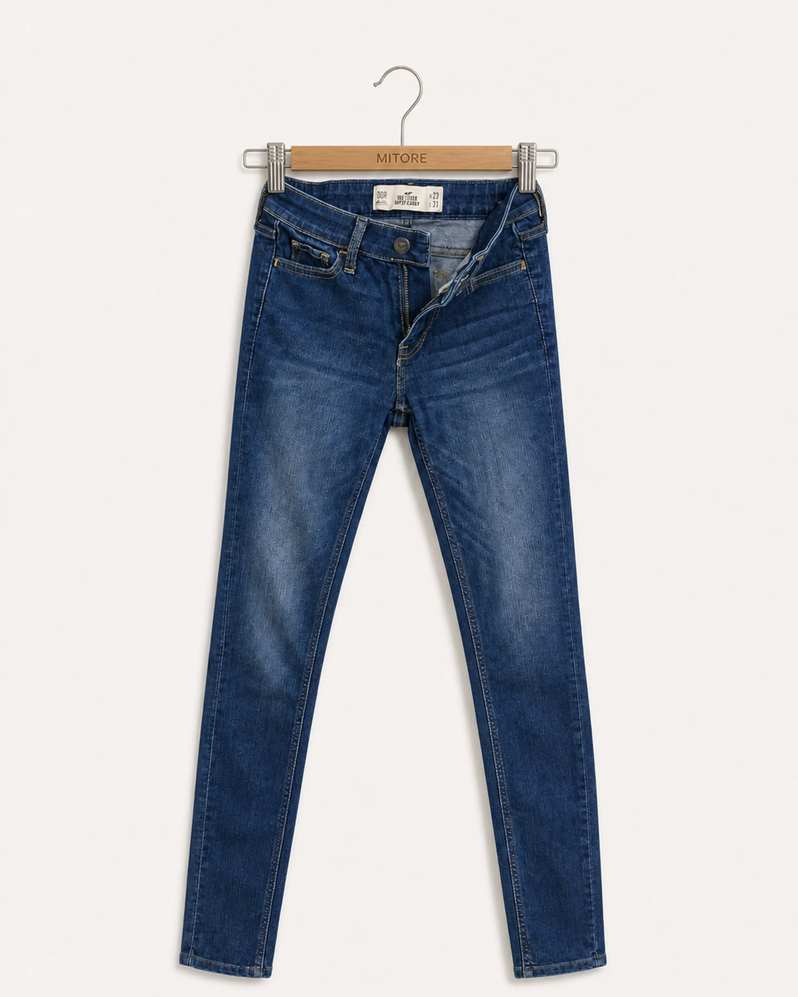 Vista frontal de jean hollister azul talla us 00r / w27 / l31