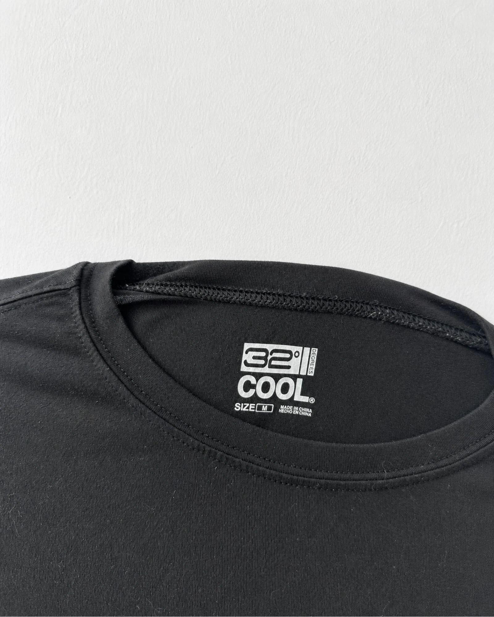 Etiqueta original de marca y talla de camisa o top 32 degrees cool gris talla s