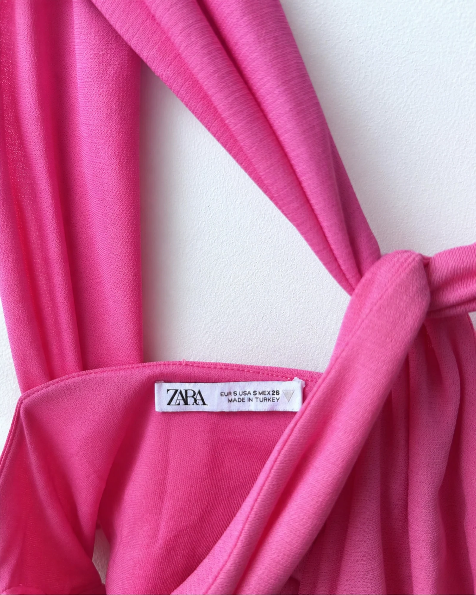 Etiqueta original de marca y talla de camisa o top zara rosado talla eur s / usa s / mex 26