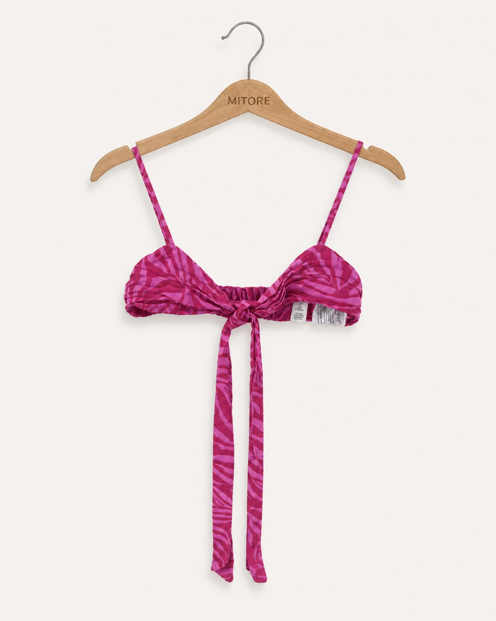 Vista frontal de camisa o top rosado talla eur s / us s / ca p / mx ch / cn 165/88a