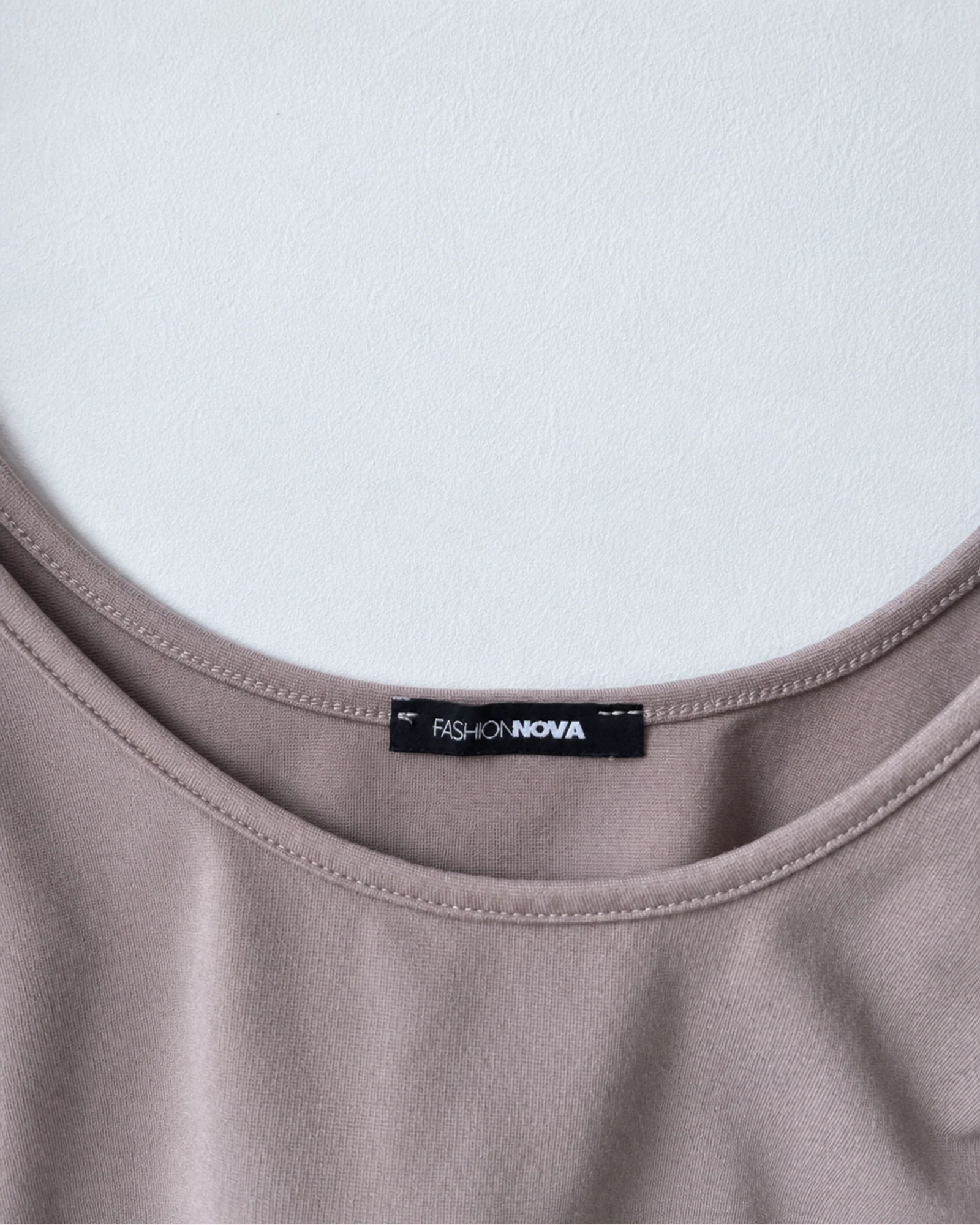 Etiqueta original de marca y talla de top fashion nova topo talla por confirmar