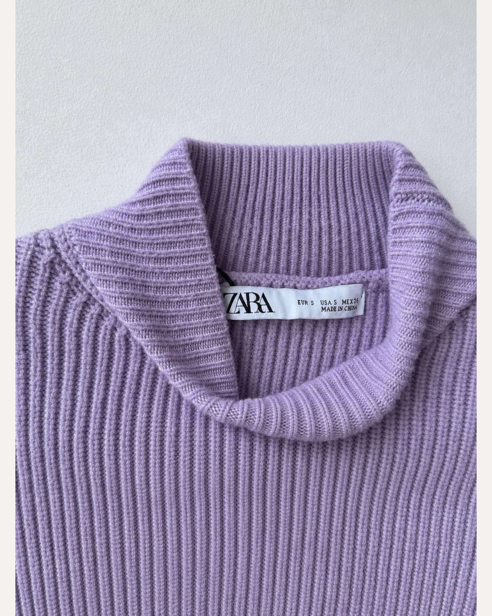 Etiqueta original de marca y talla de suéter o cárdigan zara lavender talla eur s / usa s / mex 26