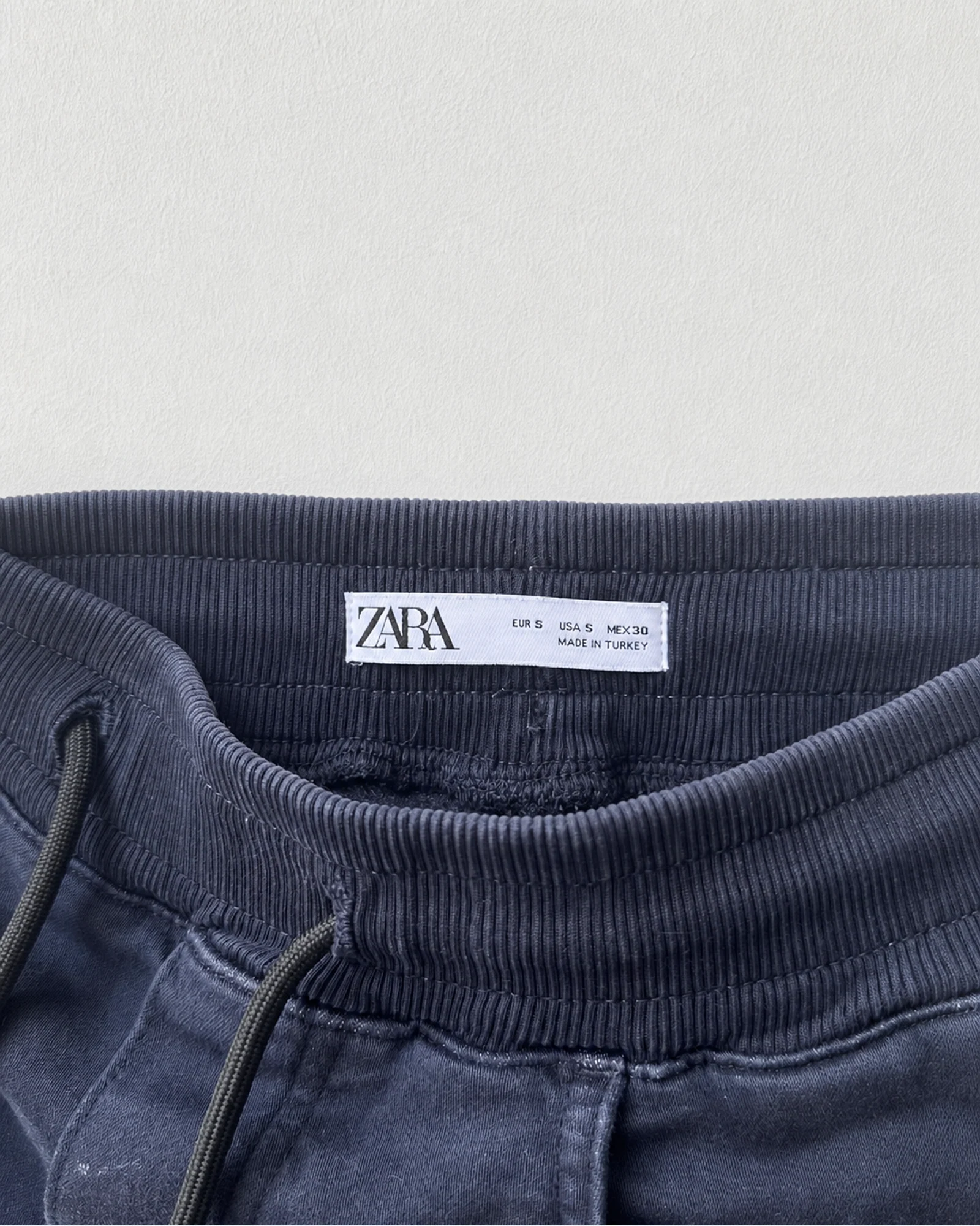 Etiqueta original de marca y talla de short zara azul talla eur s / usa s / mex 30